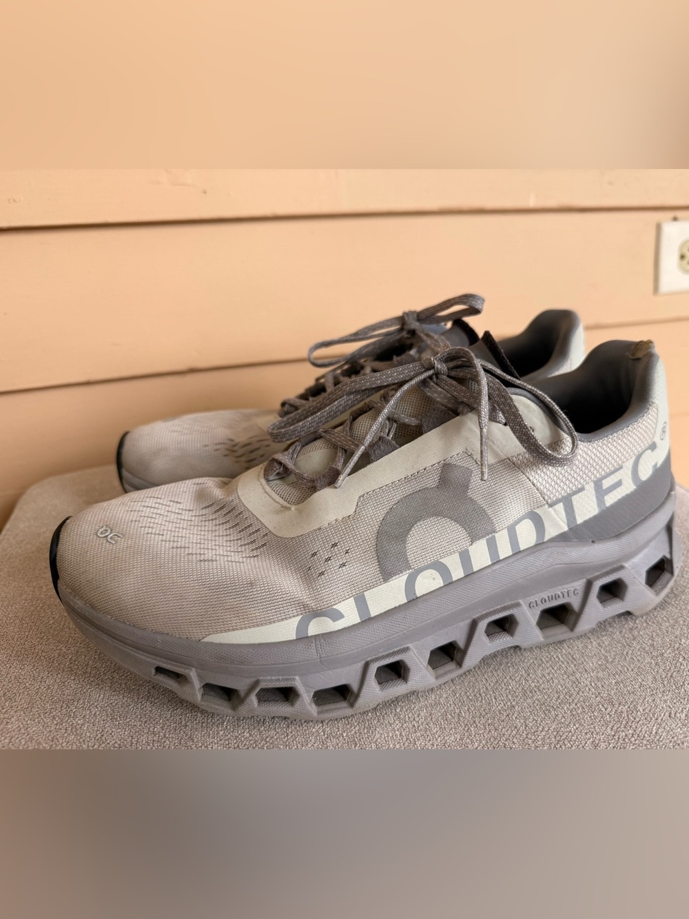 Men’s CloudTec shoes, size 8.5 - Picture 2 of 4